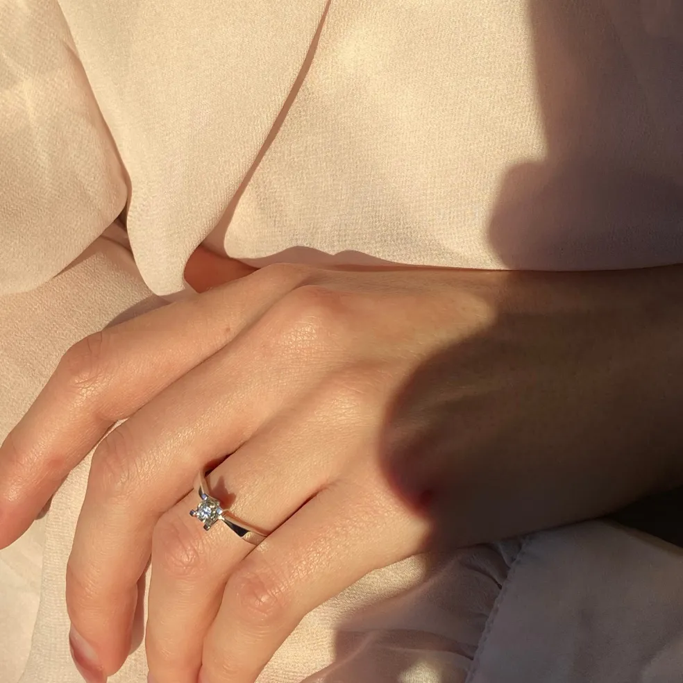 Kleopatra - 14 karat guld ring med 0,15ct diamant - 7135,15